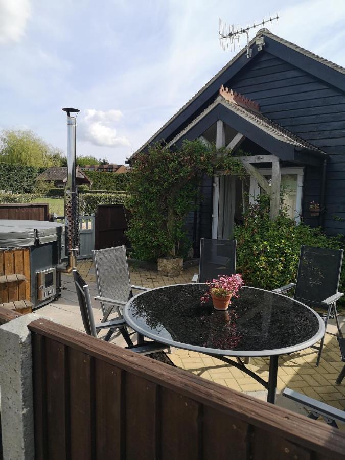 Oak Cottage With Private Log Fired Hot Tub Maidstone Exterior photo