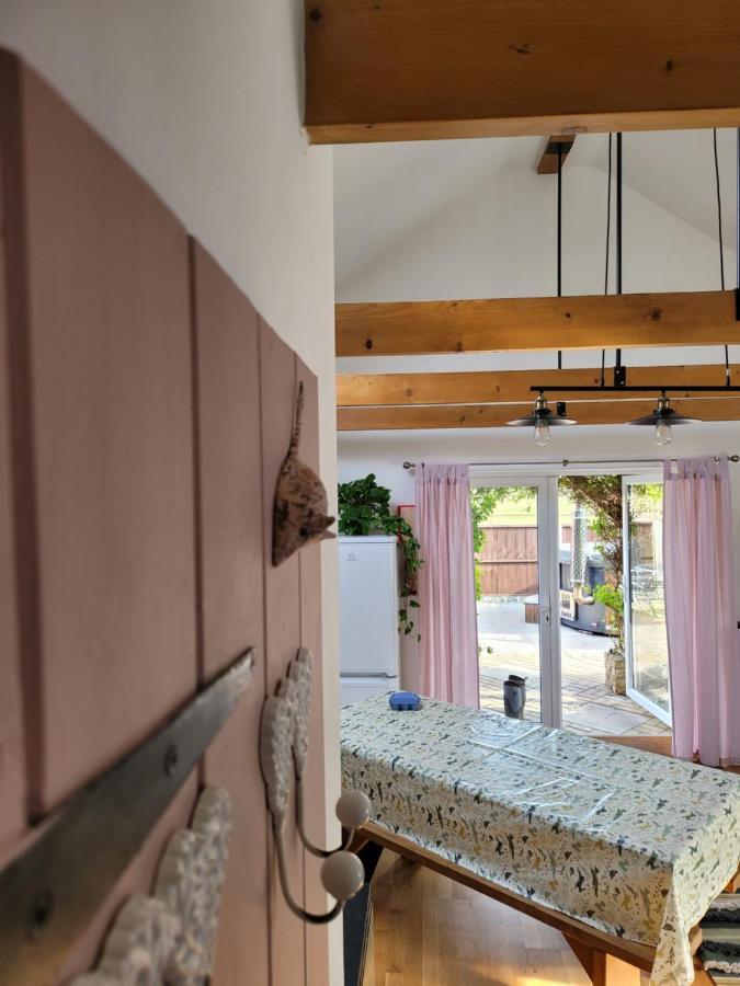 Oak Cottage With Private Log Fired Hot Tub Maidstone Exterior photo