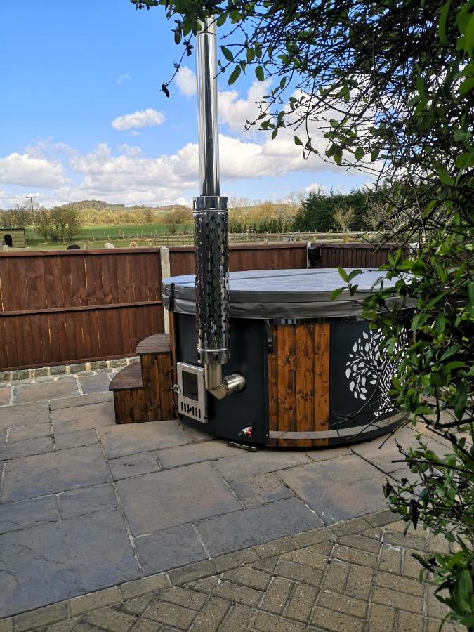 Oak Cottage With Private Log Fired Hot Tub Maidstone Exterior photo